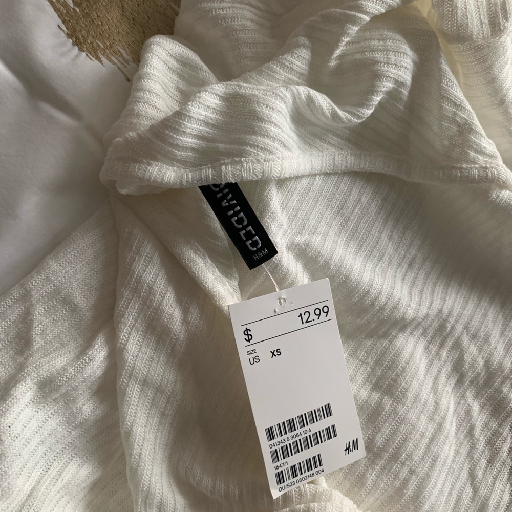 Women’s open back cropped sweater with tie detail